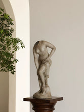 Supershaped Sales Office Sculpture Retro Style Model House House Entrance Staircase Bottom Floor-standing Venus Decorations