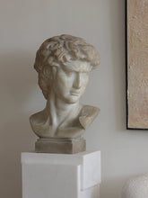 "david" Meditating Head Sculpture - A Timeless Classic, Retro European Style Decorative Ornament for Entryways, Living Rooms, and Lobbies