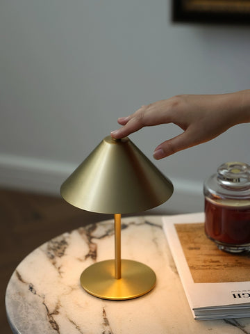 Shape on The Medieval Style Charging Atmosphere Light Metal Bedside Bar Villa Dining Table Advanced Sense Touch Small Table Lamp Decoration