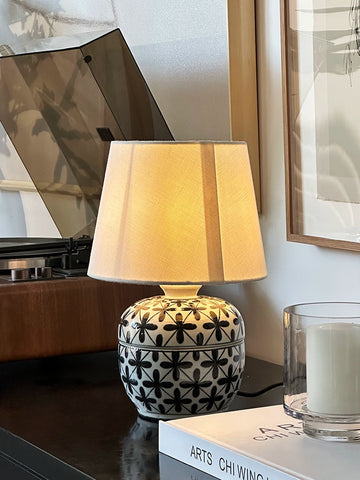 Medieval Ceramic Table Lamp Hand-painted Classic Old Flower Guest Study Cafe Old Shanghai French Atmosphere Lamp