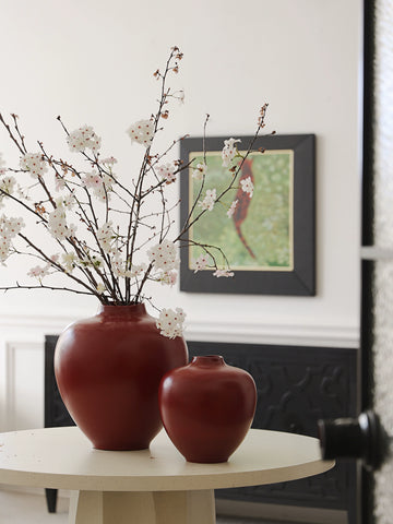 Medium-ancient Style Carmine in Shape, Large Jar, Vase, Retro Solid Wood Base, Floor-to-ceiling Decoration in The Sales Office
