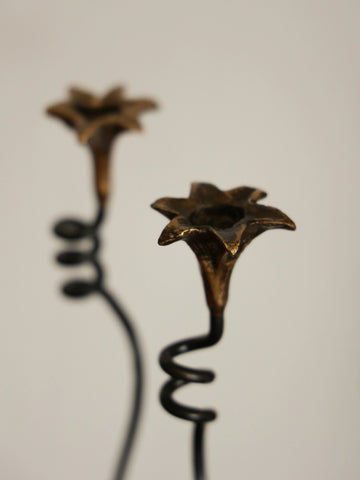 Shape Cast Iron Candlestick Ornament Lily Wabi Black Metal Decoration Retro Side Cabinet Wrought Iron Candlestick Dining Table