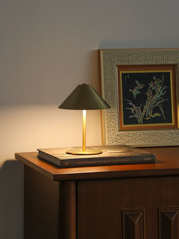 Shape on The Medieval Style Charging Atmosphere Light Metal Bedside Bar Villa Dining Table Advanced Sense Touch Small Table Lamp Decoration