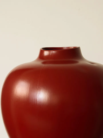 Medium-ancient Style Carmine in Shape, Large Jar, Vase, Retro Solid Wood Base, Floor-to-ceiling Decoration in The Sales Office